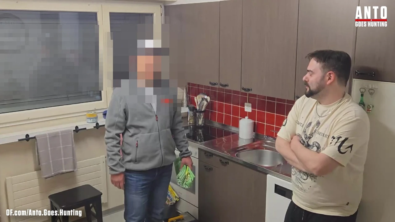 I Convince This Handsome Hetero Married Plumber to Try His First Blowjob by a Man and He Let’s Me Suck Him Until He Cums